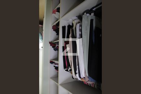 Casa de condomínio à venda com 152m², 3 quartos e 2 vagasCloset da suíte