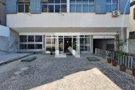 Apartamento à venda com 64m², 2 quartos e sem vaga Apartamento à venda com 64m², 2 quartos e sem vagaFachada e portaria