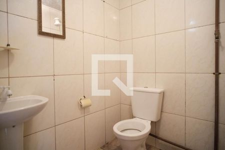 Banheiro de casa para alugar com 2 quartos, 90m² em Vila Dalila, São Paulo