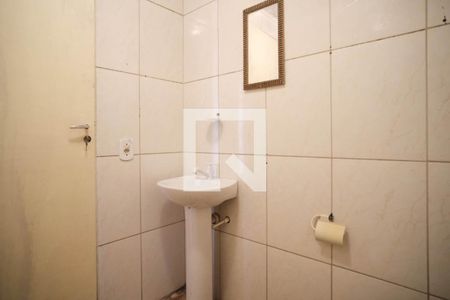 Banheiro de casa para alugar com 2 quartos, 90m² em Vila Dalila, São Paulo