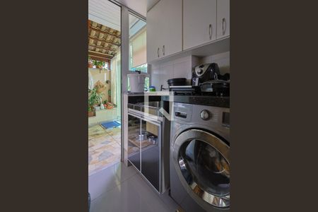 Apartamento à venda com 130m², 3 quartos e 2 vagas Apartamento à venda com 130m², 3 quartos e 2 vagasÁrea de Serviço