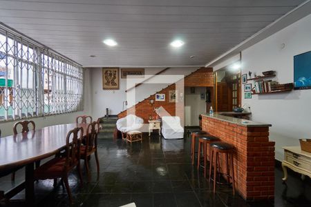 Casa de condomínio à venda com 185m², 3 quartos e 1 vagaSalão