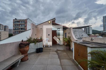 Casa de condomínio à venda com 185m², 3 quartos e 1 vagaTerraço