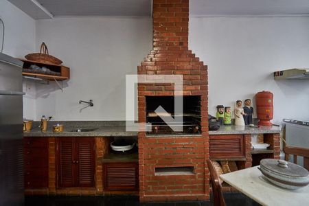 Casa de condomínio à venda com 185m², 3 quartos e 1 vagaSalão