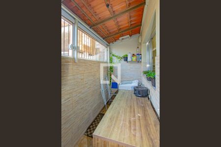 Casa à venda com 73m², 2 quartos e 1 vagaÁrea de Serviço