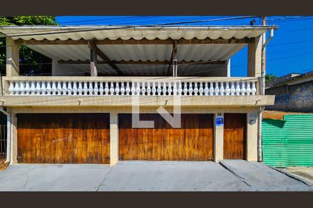 Casa para alugar com 260m², 4 quartos e 3 vagasFachada