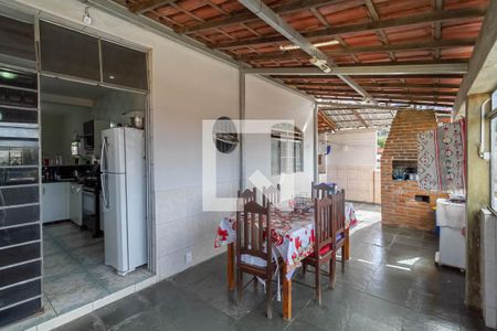 Casa à venda com 360m², 3 quartos e 2 vagasÁrea externa