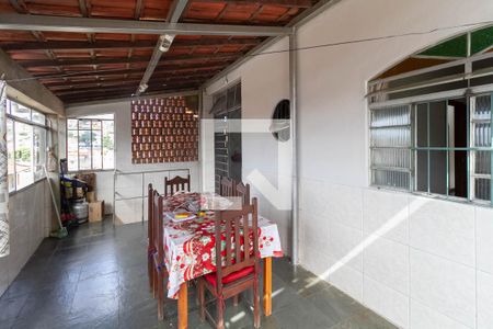 Casa à venda com 360m², 3 quartos e 2 vagasÁrea externa