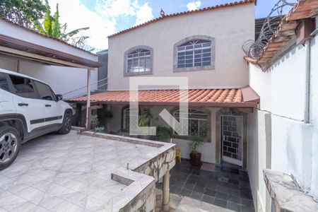 Casa à venda com 360m², 3 quartos e 2 vagasFachada