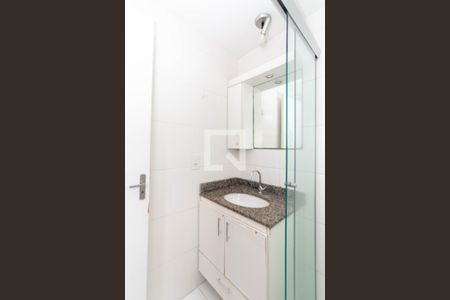 Banheiro da suíte de apartamento à venda com 2 quartos, 59m² em Jardim Flor da Montanha, Guarulhos