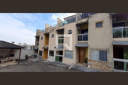 Casa de condomínio à venda com 123m², 3 quartos e 1 vaga Casa de condomínio à venda com 123m², 3 quartos e 1 vagaFachada