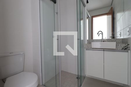 Banheiro de kitnet/studio para alugar com 1 quarto, 28m² em Vila Amélia, Ribeirão Preto
