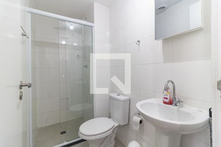 Banheiro de apartamento para alugar com 1 quarto, 24m² em Jardim Santa Emília, São Paulo