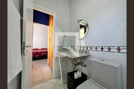 Casa à venda com 335m², 5 quartos e 3 vagasBanheiro da edícula 