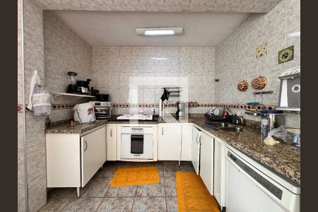 Casa à venda com 335m², 5 quartos e 3 vagasCozinha