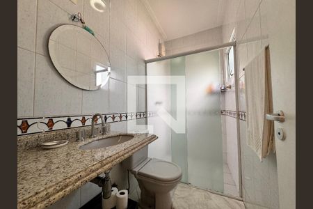 Casa à venda com 335m², 5 quartos e 3 vagasBanheiro da edícula 