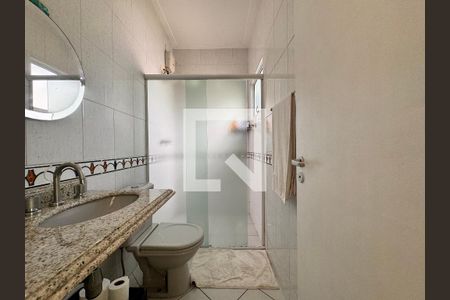 Casa à venda com 335m², 5 quartos e 3 vagasBanheiro da edícula 