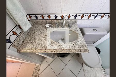 Casa à venda com 335m², 5 quartos e 3 vagasBanheiro da edícula 