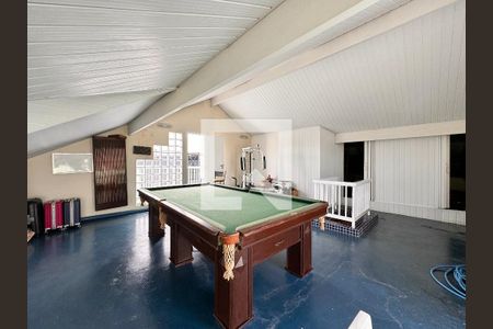 Casa à venda com 335m², 5 quartos e 3 vagasPorão