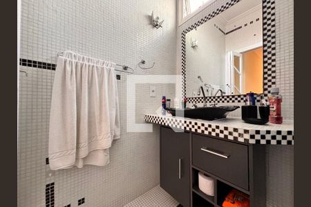 Casa à venda com 335m², 5 quartos e 3 vagasBanheiro