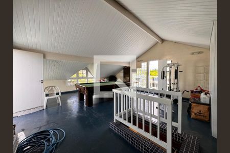 Casa à venda com 335m², 5 quartos e 3 vagasPorão