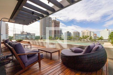 Apartamento à venda com 27m², 1 quarto e sem vagaÁrea comum - Piscina