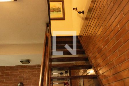 Casa de condomínio à venda com 160m², 3 quartos e 1 vagaEscada