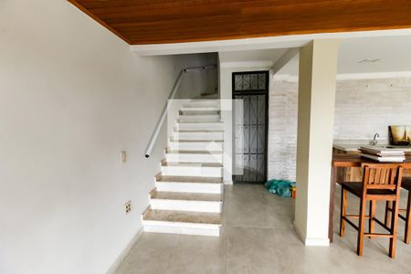 Escada acesso de casa de condomínio à venda com 4 quartos, 371m² em Jardim Vitoria Regia (zona Oeste), São Paulo