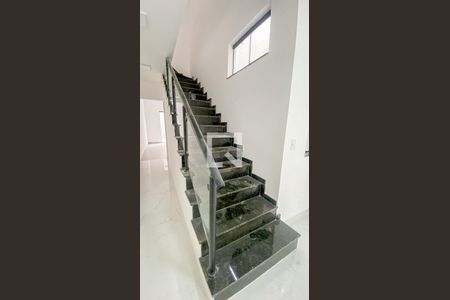 Escada de casa à venda com 3 quartos, 127m² em Vila Alice, Santo André