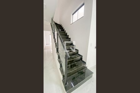 Escada de casa para alugar com 3 quartos, 127m² em Vila Alice, Santo André