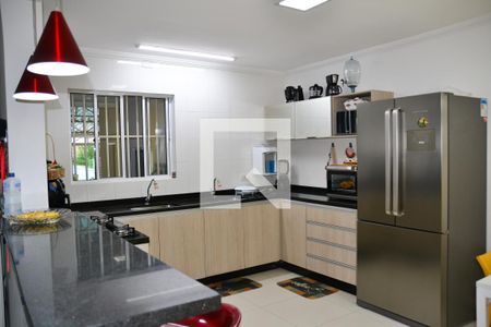 Casa à venda com 322m², 4 quartos e 4 vagas Casa à venda com 322m², 4 quartos e 4 vagasCozinha