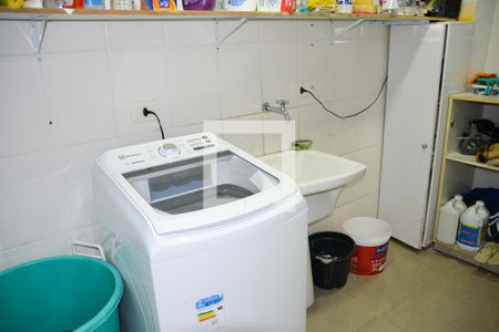 Casa à venda com 322m², 4 quartos e 4 vagas Casa à venda com 322m², 4 quartos e 4 vagasÁrea de Serviço