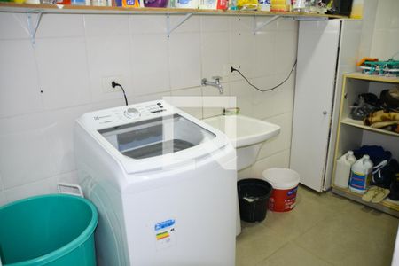 Casa à venda com 322m², 4 quartos e 4 vagas Casa à venda com 322m², 4 quartos e 4 vagasÁrea de Serviço