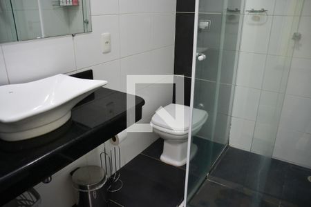 Casa à venda com 322m², 4 quartos e 4 vagas Casa à venda com 322m², 4 quartos e 4 vagasBanheiro