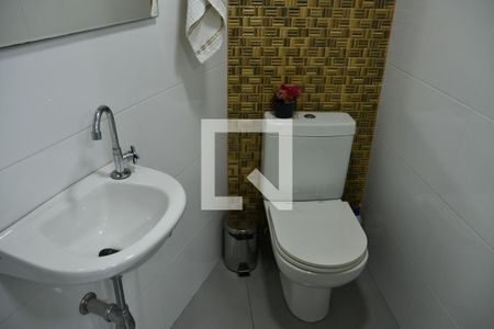 Casa à venda com 322m², 4 quartos e 4 vagas Casa à venda com 322m², 4 quartos e 4 vagasBanheiro 5