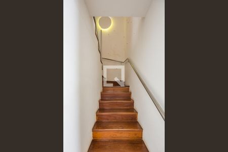 Casa à venda com 115m², 3 quartos e 2 vagasEscada