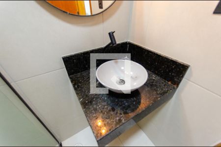 Banheiro de kitnet/studio para alugar com 1 quarto, 24m² em Vila Primavera, São Paulo