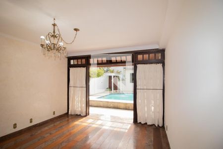 Casa para alugar com 650m², 6 quartos e 4 vagas Casa para alugar com 650m², 6 quartos e 4 vagasSuíte 1