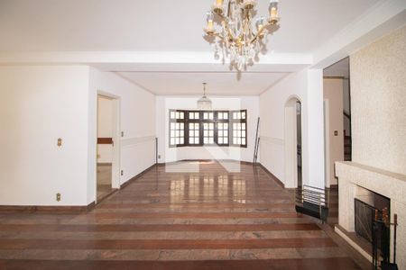 Casa à venda com 6 quartos, 650m² em Jardim Leonor Mendes de Barros, São Paulo