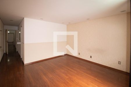 Casa para alugar com 650m², 6 quartos e 4 vagas Casa para alugar com 650m², 6 quartos e 4 vagasSuíte 3