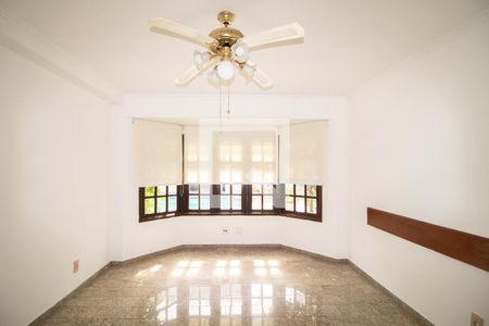 Casa para alugar com 650m², 6 quartos e 4 vagas Casa para alugar com 650m², 6 quartos e 4 vagasSala