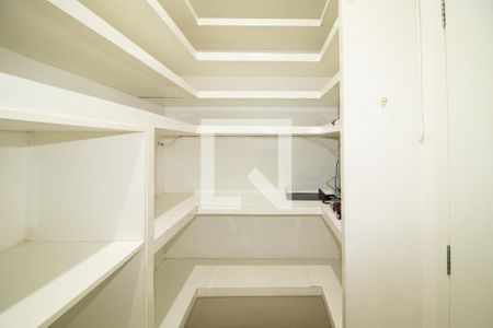 Casa para alugar com 650m², 6 quartos e 4 vagas Casa para alugar com 650m², 6 quartos e 4 vagasDespensa