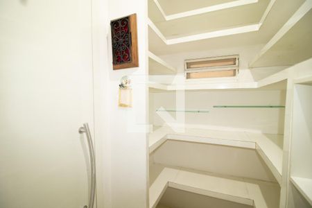 Casa para alugar com 650m², 6 quartos e 4 vagas Casa para alugar com 650m², 6 quartos e 4 vagasDespensa