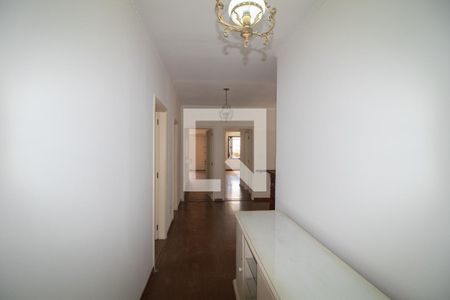 Casa para alugar com 650m², 6 quartos e 4 vagas Casa para alugar com 650m², 6 quartos e 4 vagasCorredor