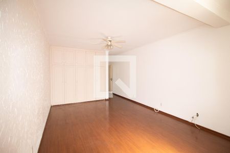 Casa para alugar com 650m², 6 quartos e 4 vagas Casa para alugar com 650m², 6 quartos e 4 vagasQuarto 6