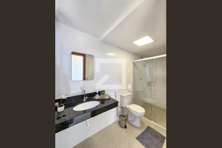 Casa de condomínio à venda com 290m², 4 quartos e 4 vagasBanheiro Social -área gourmet