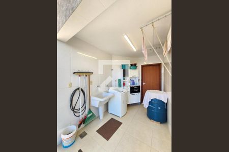 Casa de condomínio à venda com 290m², 4 quartos e 4 vagasÁrea de Serviço