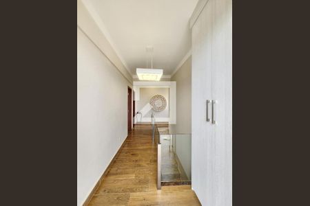 Casa de condomínio à venda com 290m², 4 quartos e 4 vagasCorredor 2 andar