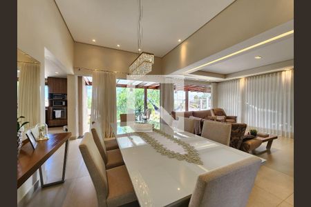 Casa de condomínio à venda com 290m², 4 quartos e 4 vagasSala