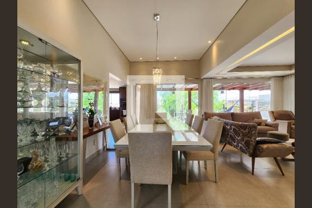 Casa de condomínio à venda com 290m², 4 quartos e 4 vagasSala